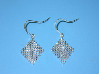 925銀飾之光 深圳市東恒珠寶首飾的開(kāi)發(fā)與銷售